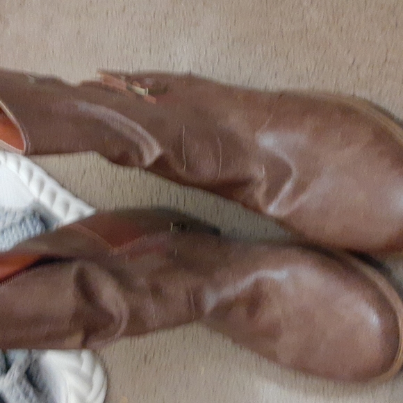 Shoes and boots and Sandal all size 7 to 7 1/2 - Picture 5 of 16